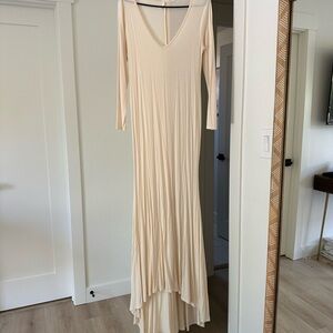 Elegant Cream V-Neck Maternity photo shoot dress